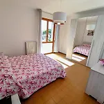 Casa Viviana Con Box Bici Moto Auto 아파트 폴로니카