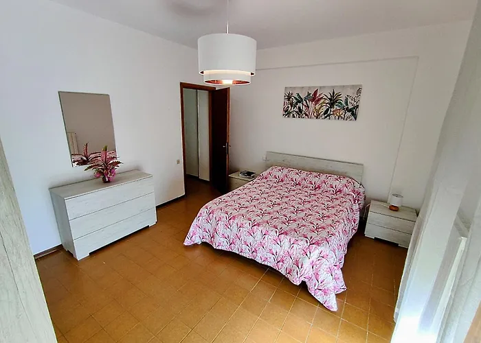 Casa Viviana Con Box Bici Moto Auto