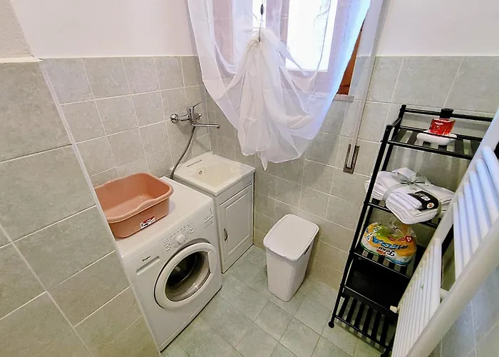 Casa Viviana Con Box Bici Moto Auto