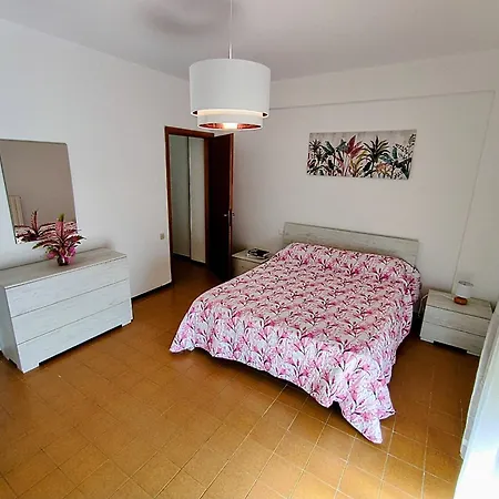 Casa Viviana Con Box Bici Moto Auto